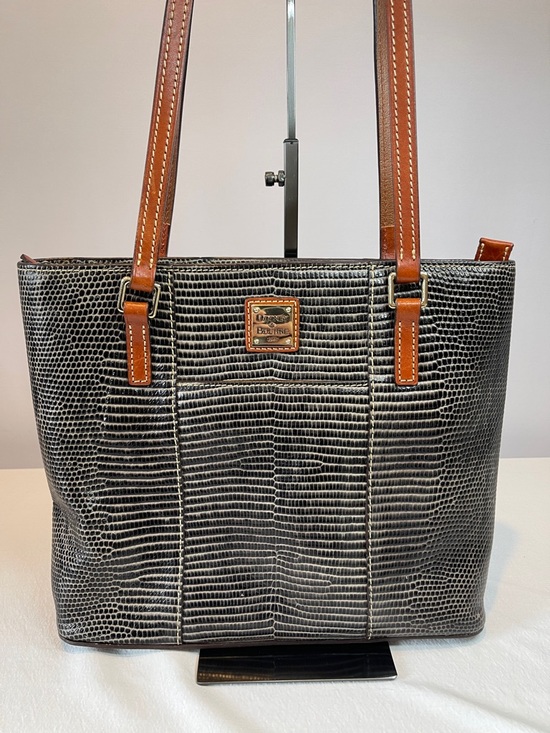 Dooney & Bourke Handbags - Dooney & Bourke 1975 Embossed Lizard Dark Brown Leather Shoulder Bag